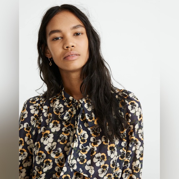 Madewell Tie-Neck Top in Viola Floral - Picture 2 of 4